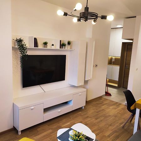 Center Firefly Gardens Apartment Novi Sad Extérieur photo