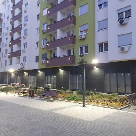 Center Firefly Gardens Apartment Novi Sad Extérieur photo
