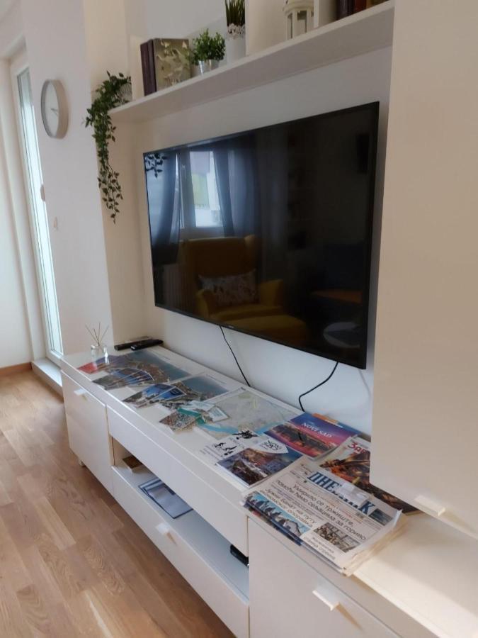 Center Firefly Gardens Apartment Novi Sad Extérieur photo