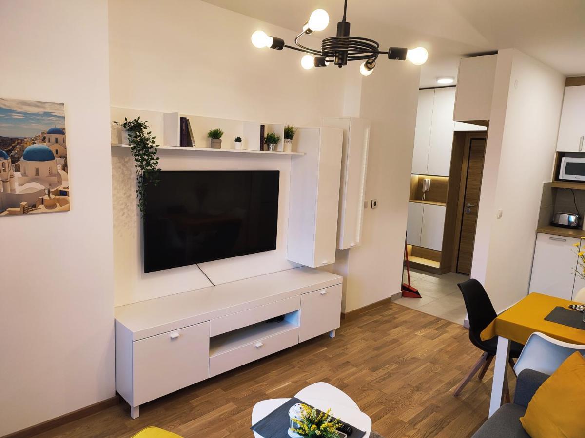 Center Firefly Gardens Apartment Novi Sad Extérieur photo