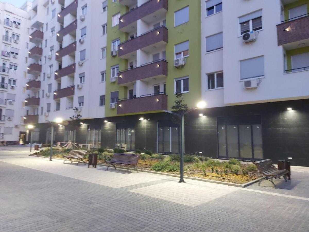 Center Firefly Gardens Apartment Novi Sad Extérieur photo