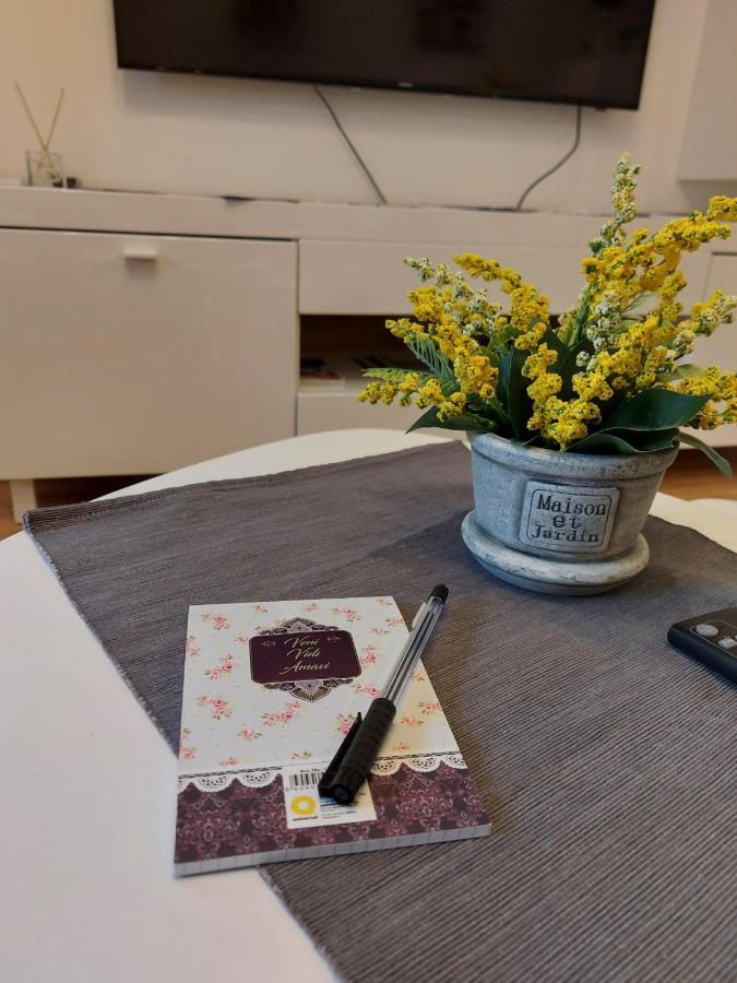 Center Firefly Gardens Apartment Novi Sad Extérieur photo