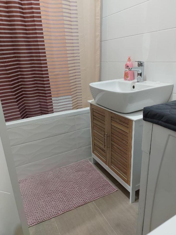 Center Firefly Gardens Apartment Novi Sad Extérieur photo